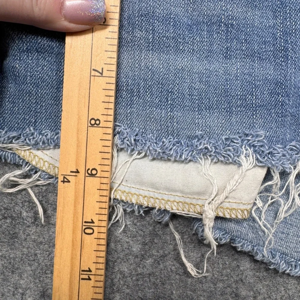 Levis 504 Slouch Straight Denim Shorts Medium Wash Cut Off Frayed Hem Size 7M JR - Picture 6 of 10